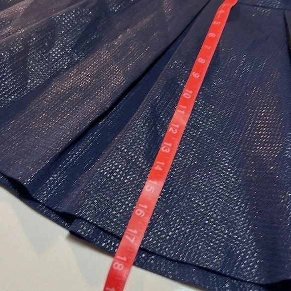 Banana‎ Republic Navy pleated skirt  with metallic threading. Size 6P - Picture 10 of 10